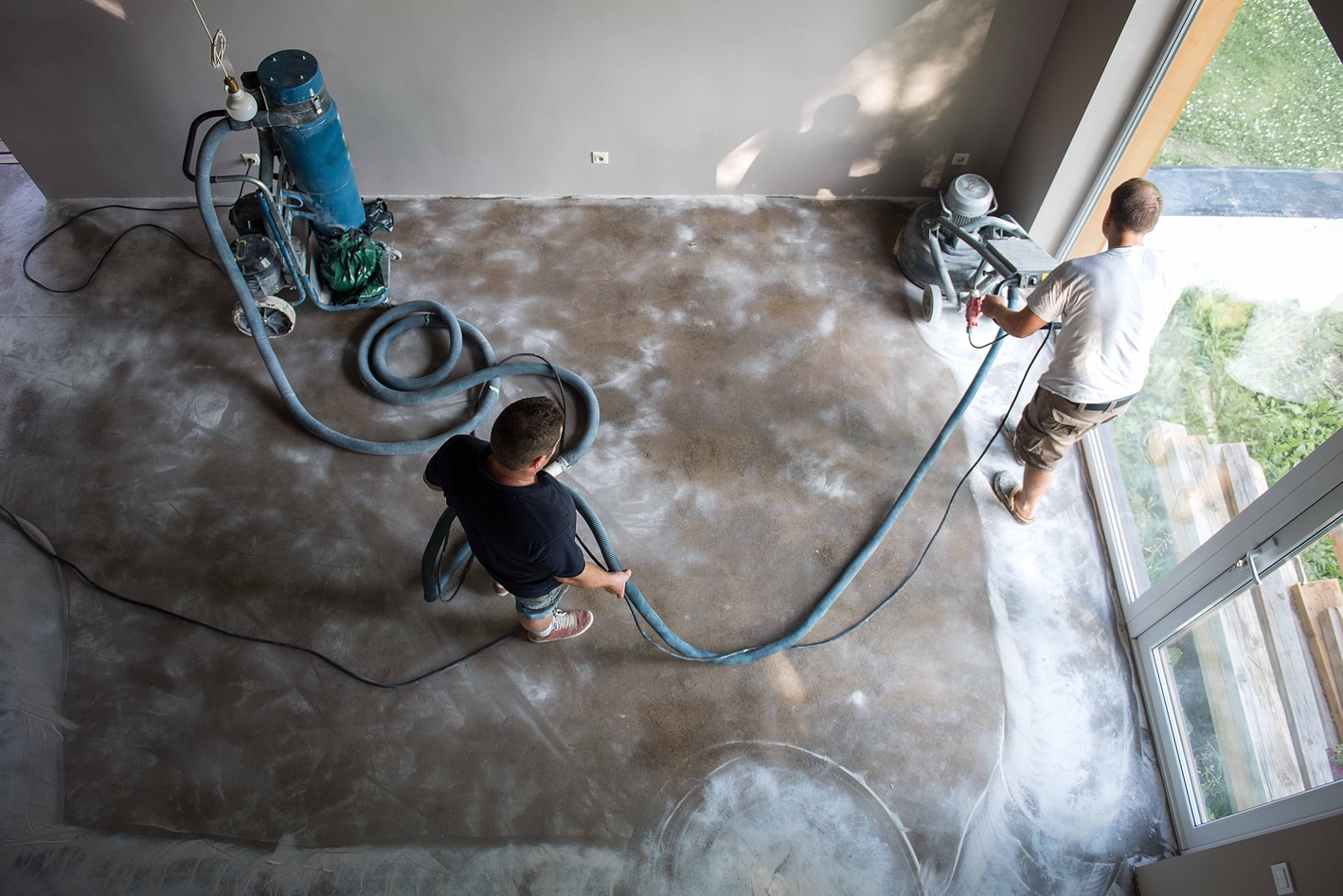DryThenix restoration crew working on structural drying